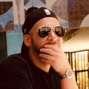 Meet your Posher, Elis